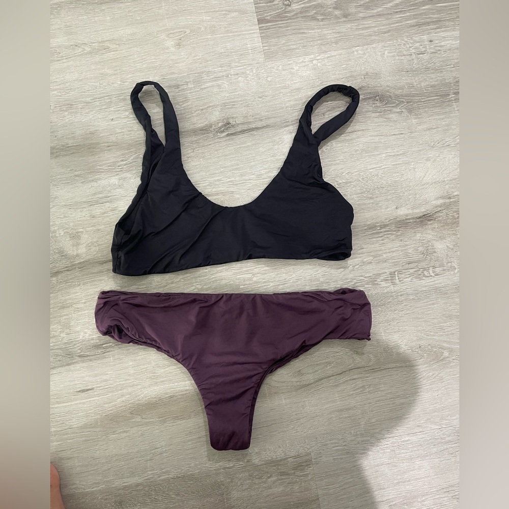 Both medium bottoms have small hole on side top is no flaws